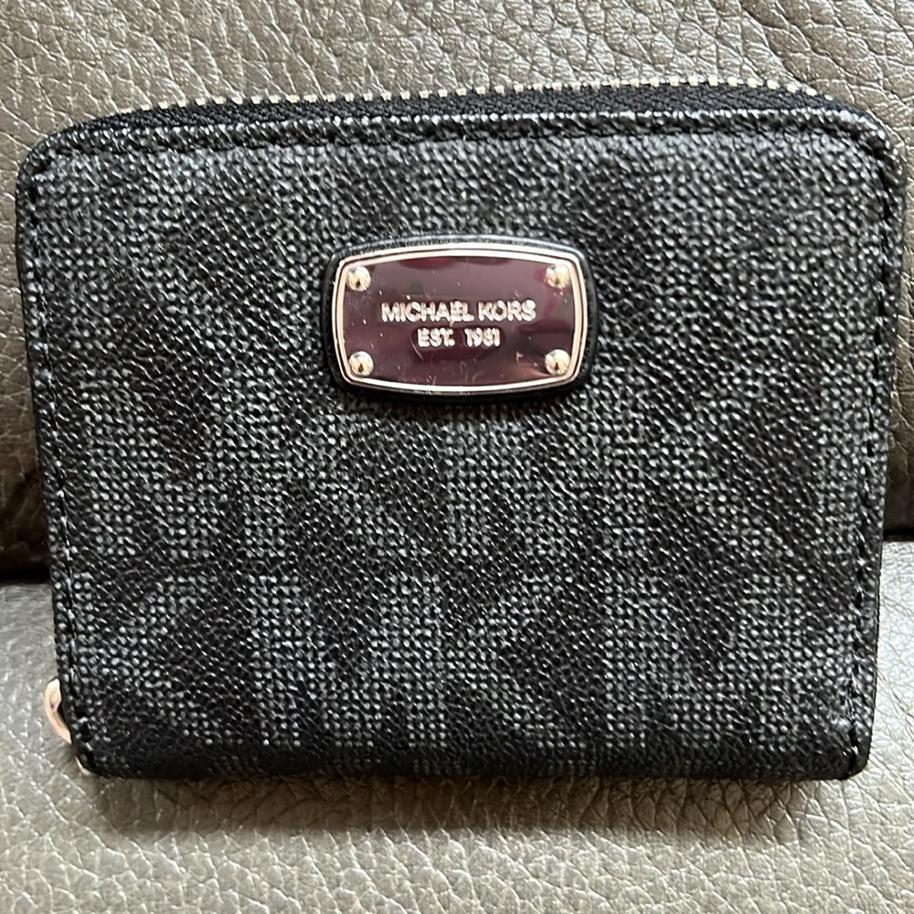 Michael Kors Black signature Wallet - Picture 2 of 8